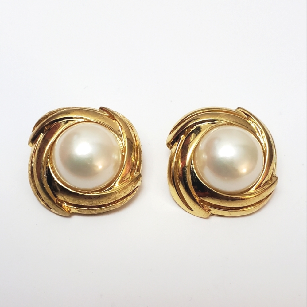 Vintage Vendome Signed Pearl Style Clip On Earrings